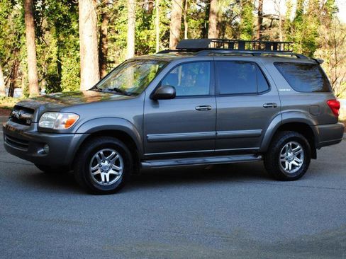 Used 2005 Toyota Sequoia Limited image 9