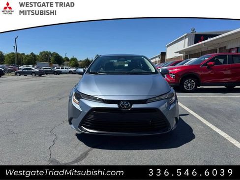 Used 2023 Toyota Corolla LE FWD image 2