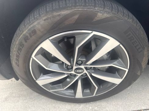 Used 2021 Audi Q5 2.0T Premium Plus w/ Premium Plus Package AWD/4WD image 2