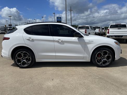 Used 2022 Alfa Romeo Stelvio Veloce AWD/4WD image 3