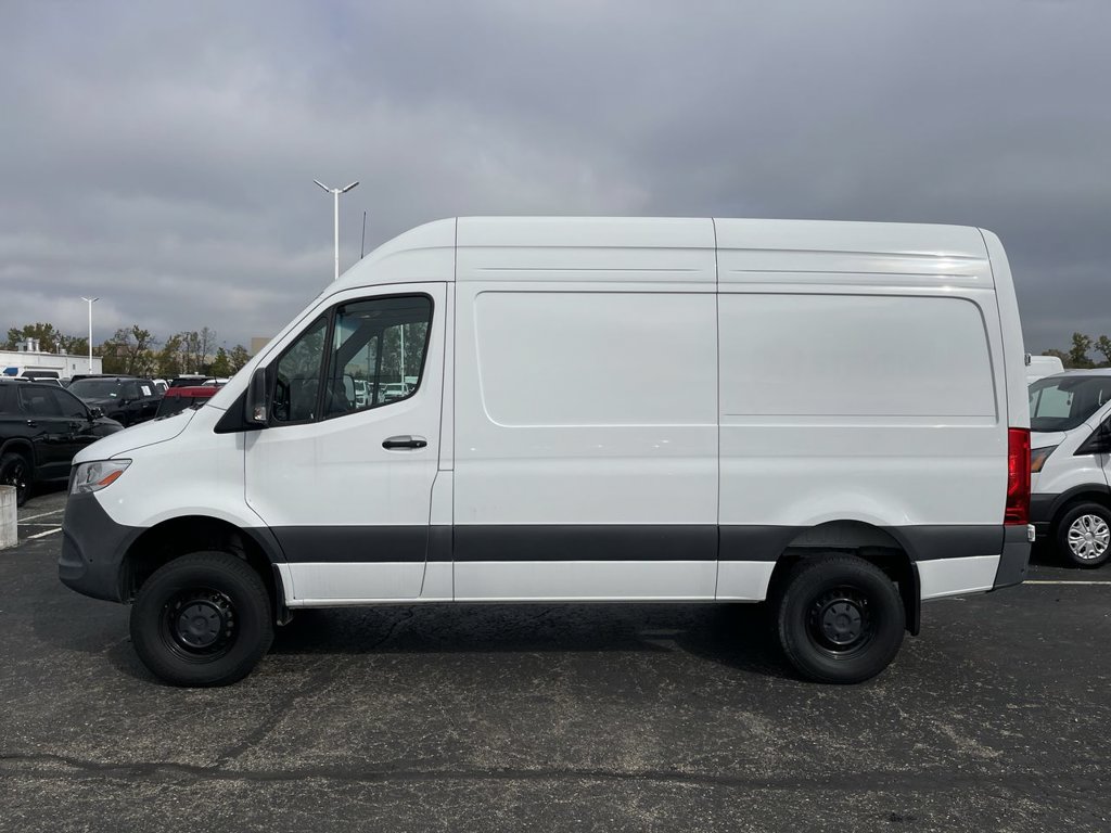 Used 2024 Mercedes-Benz Sprinter 2500 image 2