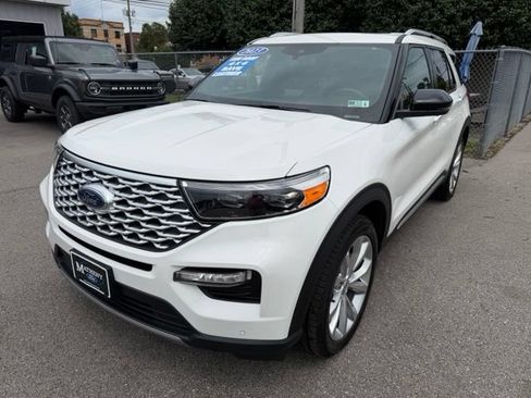 Used 2023 Ford Explorer Platinum w/ Technology Package AWD/4WD image 2