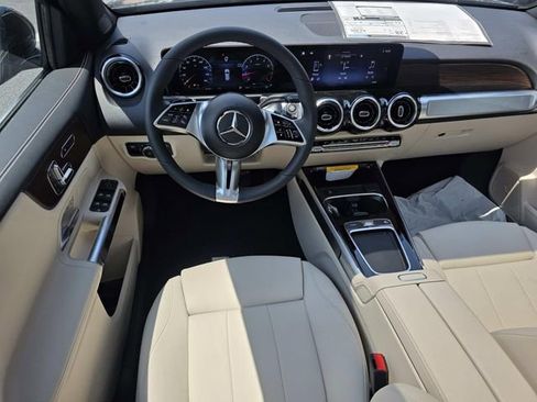 New 2025 Mercedes-Benz GLB 250 image 4