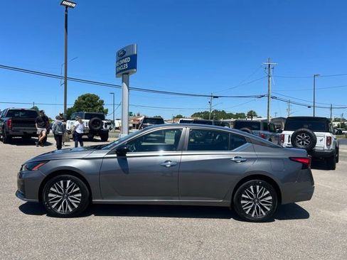 Used 2025 Nissan Altima 2.5 SV AWD/4WD image 5