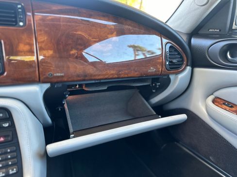 Used 2003 Jaguar XK8 Convertible image 33