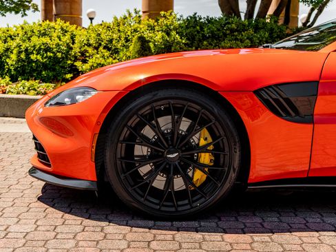 Used 2023 Aston Martin V8 Vantage Roadster RWD image 4