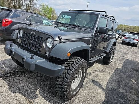 Used 2018 Jeep Wrangler Unlimited Sport image 3