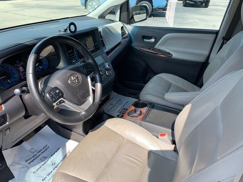 Used 2017 Toyota Sienna Limited Premium AWD/4WD image 11