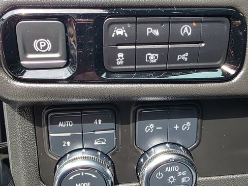 Used 2025 GMC Yukon XL Elevation w/ Technology Package AWD/4WD image 21