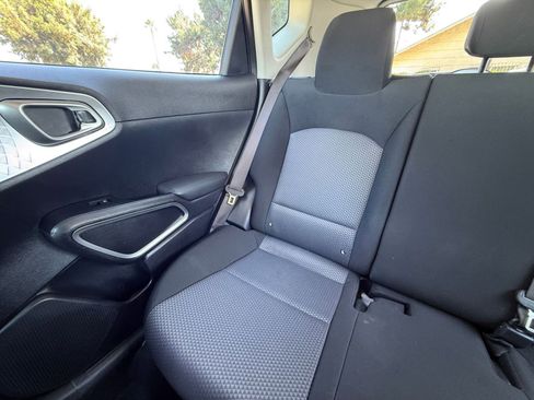 Used 2025 Kia Soul LX w/ LX Technology Package FWD image 35