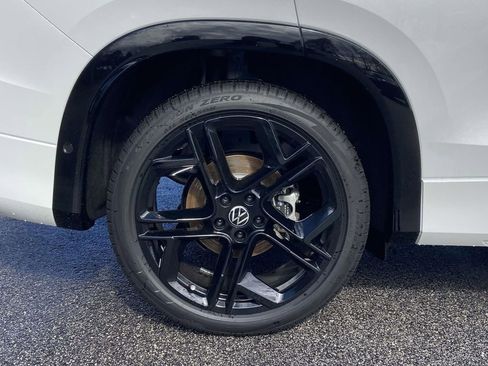 New 2026 Volkswagen Tiguan SE R-Line FWD image 9