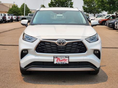 New 2026 Toyota Highlander Platinum AWD/4WD image 5