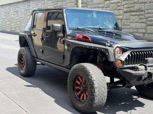 Used 2013 Jeep Wrangler Unlimited Sahara w/ Mopar Chrome Edition Group AWD/4WD image 34