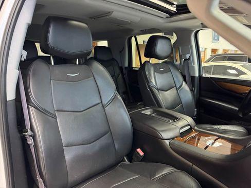 Used 2017 Cadillac Escalade Premium Luxury image 19