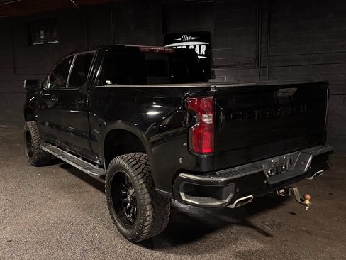 Used 2019 Chevrolet Silverado 1500 High Country w/ Technology Package AWD/4WD image 3