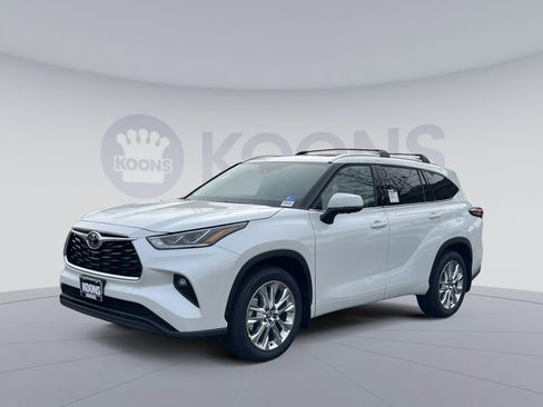 New 2026 Toyota Highlander Limited image 1