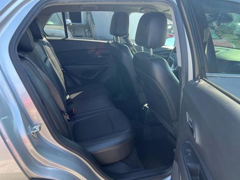 Used 2018 Chevrolet Trax LT w/ LT Convenience Package FWD image 18
