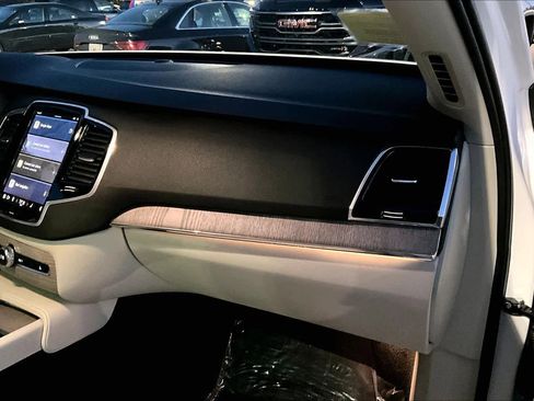 Certified 2024 Volvo XC90 B6 Plus w/ Protection Package Premier image 17