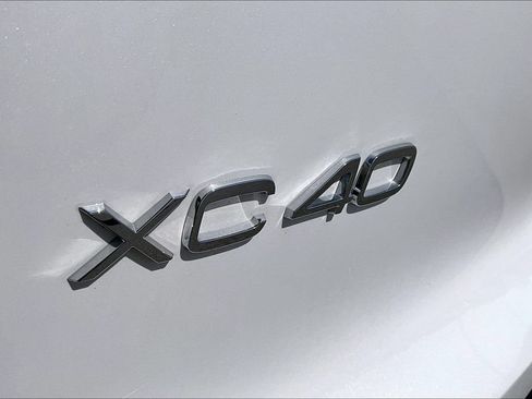 Used 2025 Volvo XC40 B5 Core AWD/4WD image 33