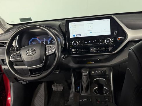 Used 2023 Toyota Highlander Platinum FWD image 13