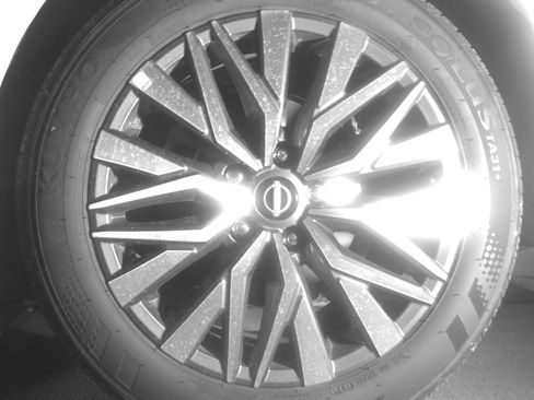 Used 2025 Nissan Altima 2.5 SV FWD image 14