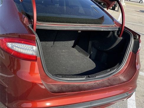 Used 2014 Ford Fusion SE image 25