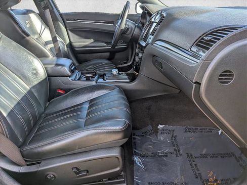 Used 2017 Chrysler 300 S image 22