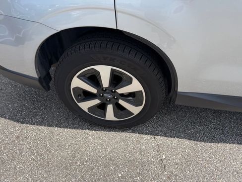Used 2017 Subaru Forester 2.5i Limited AWD/4WD image 5