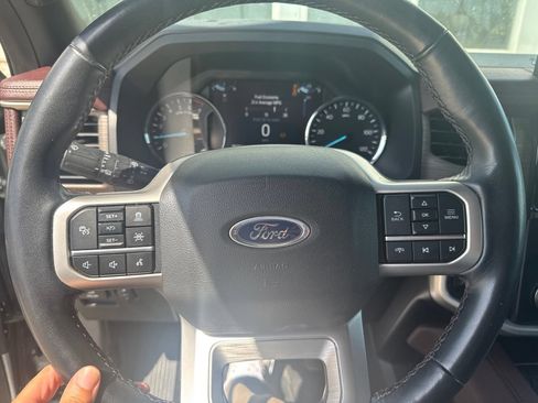 Used 2024 Ford Expedition Limited RWD image 9