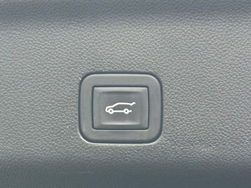 Used 2024 Chevrolet Suburban Z71 w/ Luxury Package image 22