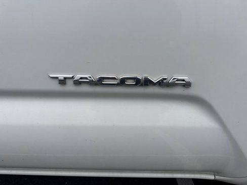 Used 2016 Toyota Tacoma TRD Sport w/ Towing Package image 17