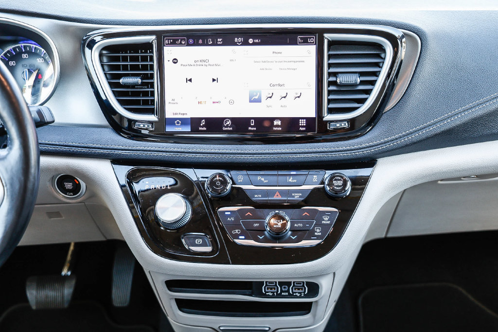 Used 2021 Chrysler Pacifica Touring-L FWD image 18