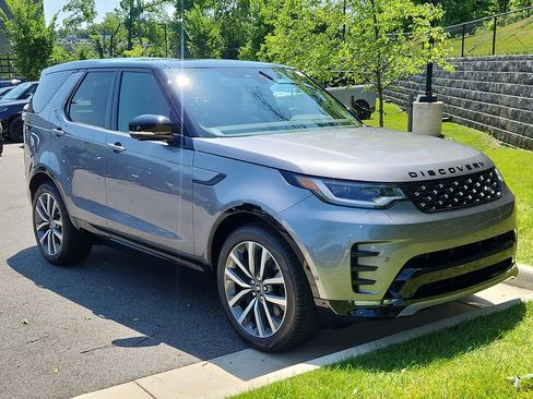 Certified 2025 Land Rover Discovery Dynamic SE AWD/4WD image 10