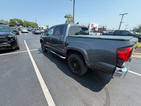 Used 2020 Toyota Tacoma SR5 AWD/4WD image 7