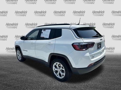 Used 2024 Jeep Compass Latitude AWD/4WD image 8