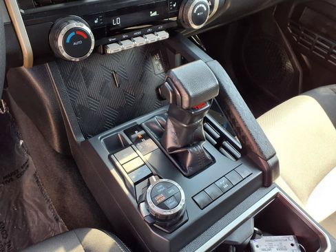 Certified 2025 Toyota Tacoma TRD Off-Road AWD/4WD image 25