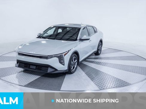 Used 2025 Kia K4 LXS image 2
