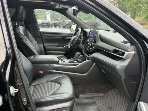 Used 2023 Toyota Highlander XSE AWD/4WD image 12