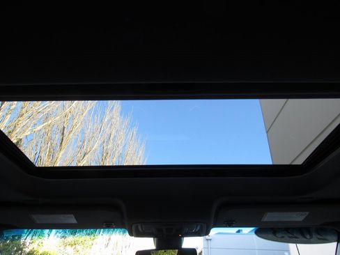 Used 2023 GMC Sierra 3500 SLT w/ SLT Premium Package image 32