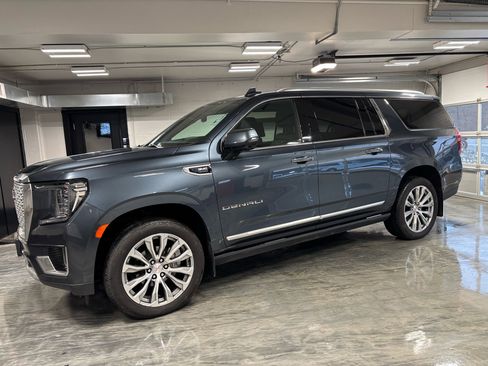 Used 2021 GMC Yukon XL Denali w/ Denali Premium Package image 7