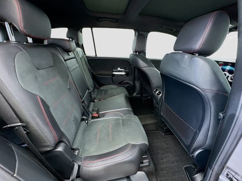 Used 2023 Mercedes-Benz GLB 250 image 19