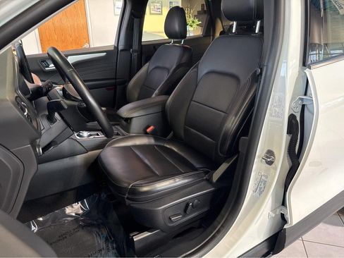 Used 2024 Ford Escape Platinum AWD/4WD image 5
