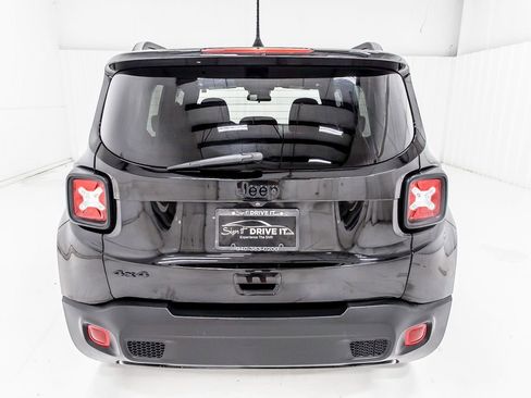 Used 2022 Jeep Renegade Altitude AWD/4WD image 6