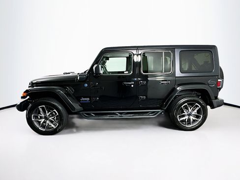 Used 2024 Jeep Wrangler Unlimited w/ Convenience Group AWD/4WD image 4
