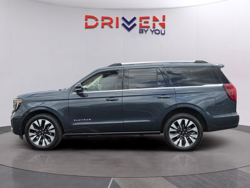 Used 2025 Ford Expedition Platinum w/ Driver's Package AWD/4WD image 2