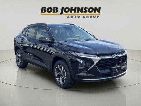 New 2026 Chevrolet Trax LT w/ LT Convenience Package FWD image 1