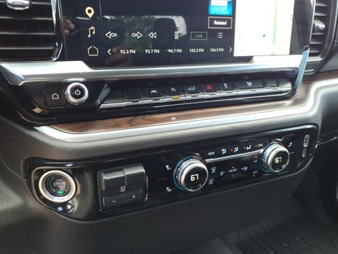Used 2025 GMC Sierra 1500 SLT RWD image 15