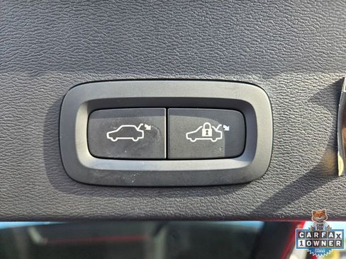 Used 2019 Volvo XC40 T4 Momentum image 26