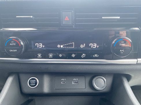 Used 2022 Nissan Rogue SV image 33