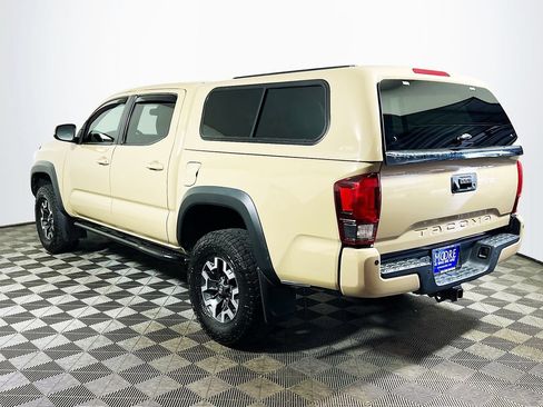 Used 2019 Toyota Tacoma TRD Off-Road w/ Technology Package AWD/4WD image 5